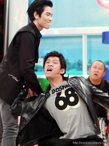 《康熙》曾志伟家中禁提S小S笑称没原谅曾宝仪